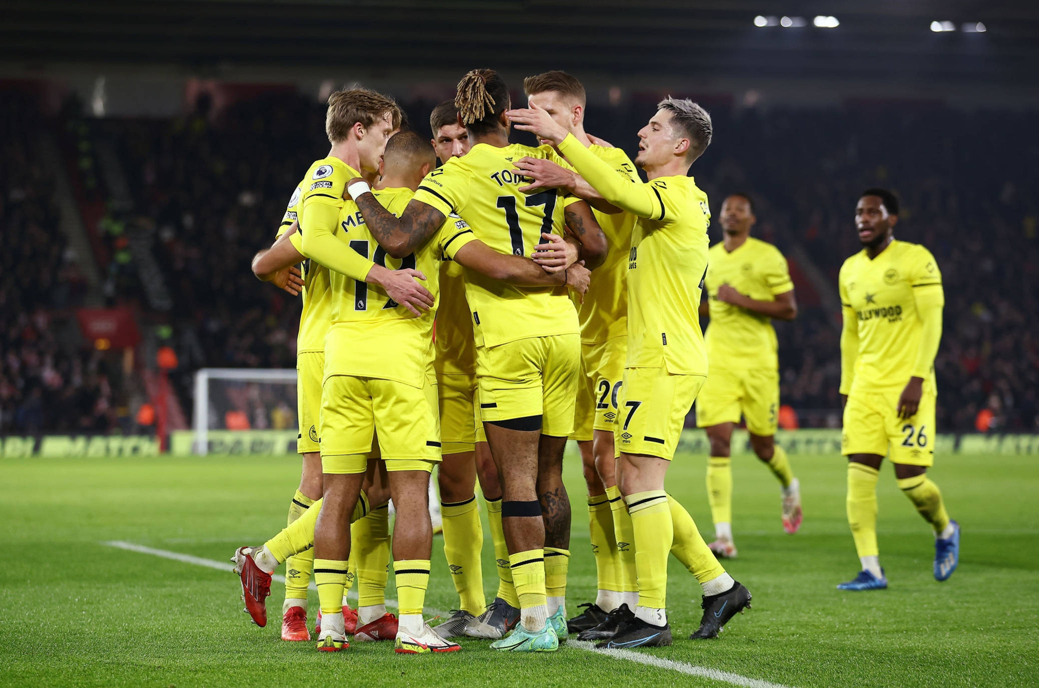 万众瞩目 万众瞩目