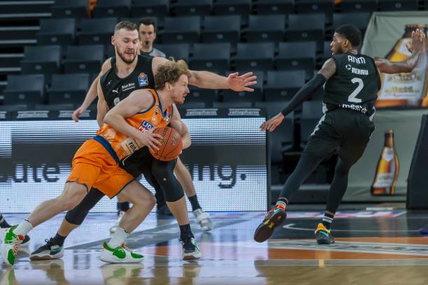 定了坚实基 定了坚实基