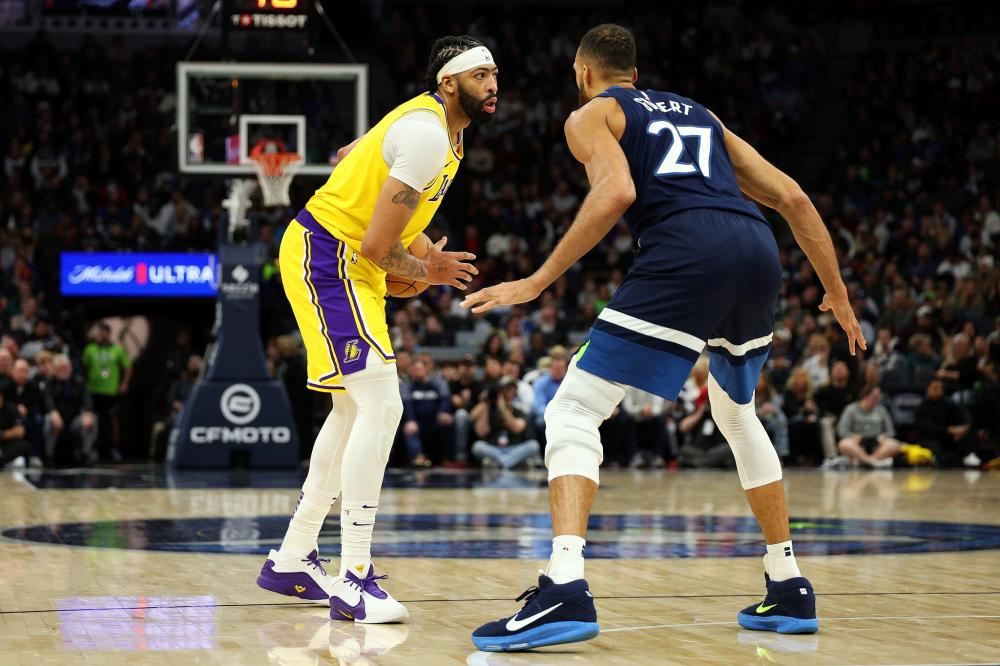 更加引人注 更加引人注